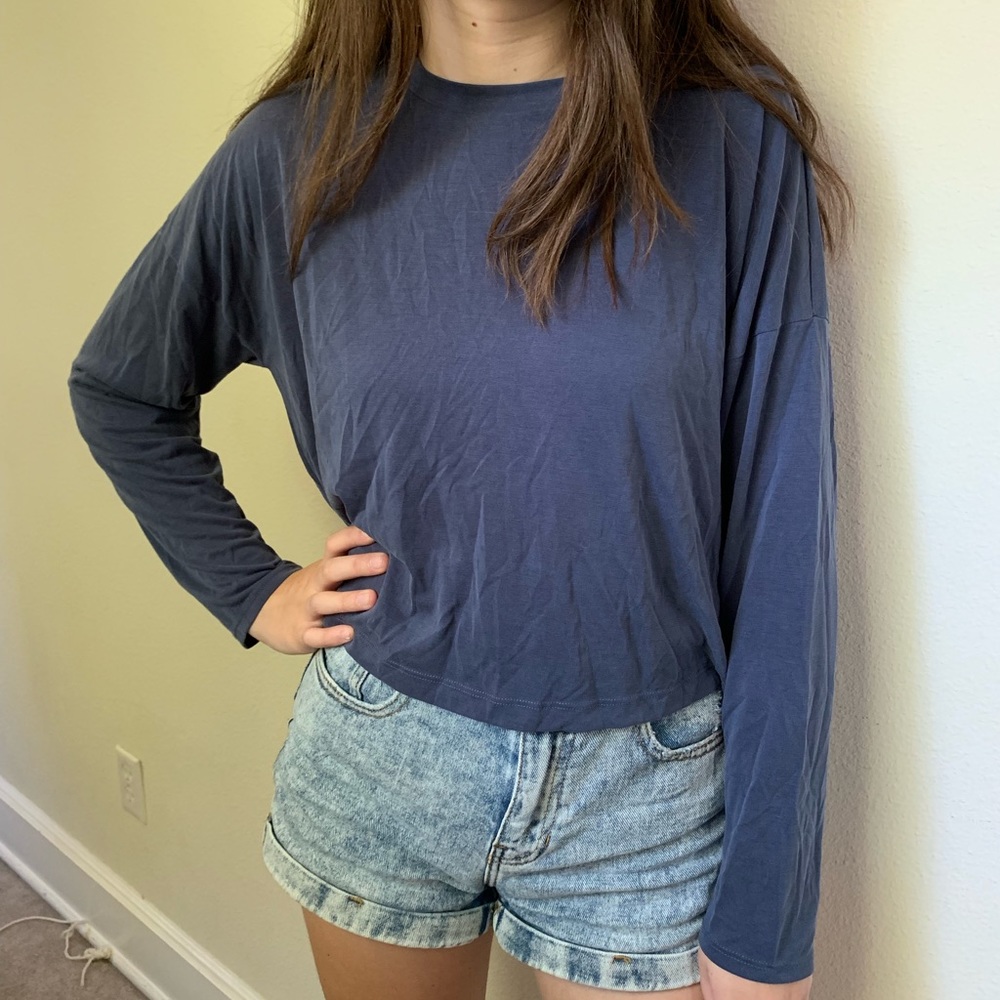Dark blue long sleeved tee